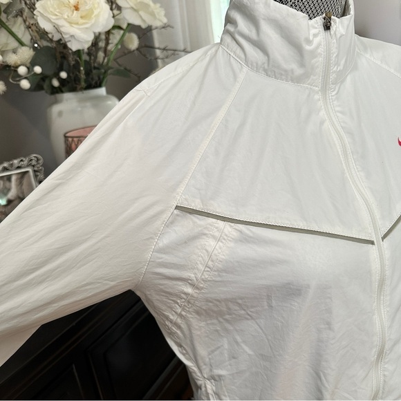 Nike Women’s Windbreaker Jacket White Lightweight Running Zip Up Size Medium - Picture 4 of 12